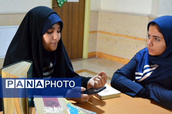 برگزاری کافه ۵۷ در دبیرستان فرهنگ