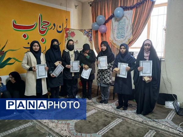 تقدیر از دانش‌آموزان برتر آموزشی، پرورشی و ورزشی دبیرستان آزرم ناحیه یک مشهد 