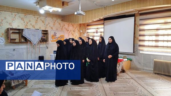 یادواره شهدا؛ عطر ایثار در دبیرستان نمونه محمودیه پیچید