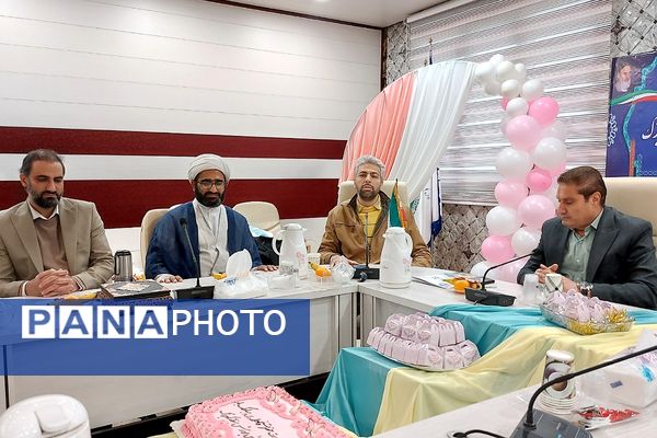 تقدیر از بانوان شاغل در اداره آموزش و پرورش کهریزک 