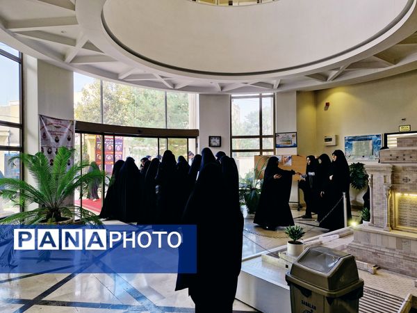 آیین تجلیل از منتخبان چهل و دومین دوره مسابقات قرآن و عترت و نماز در ناحیه ۳ مشهد مقدس