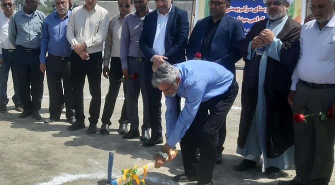 کلنگ احداث تنها مدرسه روستای سرکم بهمنی میناب به زمین زده‌‌ شد 