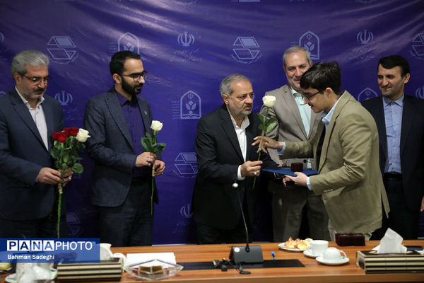 نشست صمیمی وزیر آموزش و پرورش با مدال آوران المپیادهای جهانی