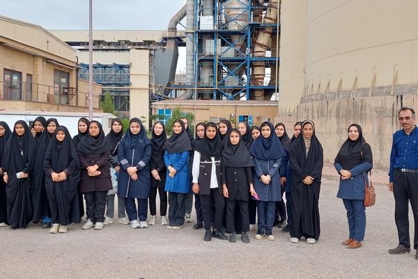 بازدید دانش‌آموزان از کارخانه آلومینای جاجرم و قلعه جلال الدین شهرستان گرمه
