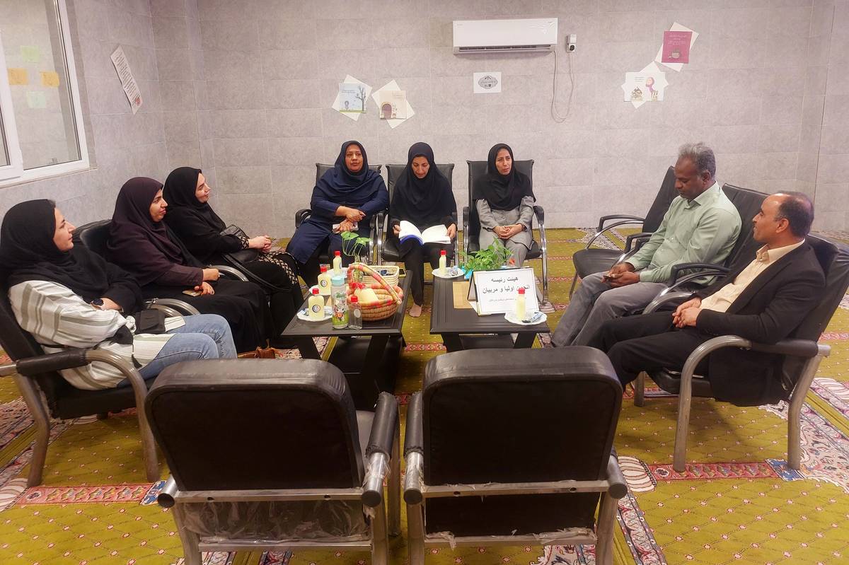 برگزاری نشست هم اندیشی انجمن اولیا و مربیان در دبیرستان فرزانگان میناب