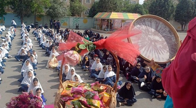 جشن متفاوت روز معلم در دبستان صابران یک "تجلیل خلاقانه از زحمات معلمان"
