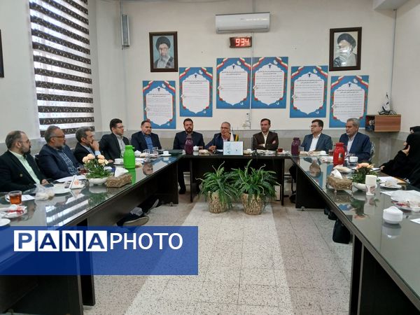  اولین نشست هم اندیشی مدیران متوسطه دوره دوم در دبیرستان مهشید مصلی نژاد