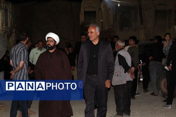 آماده‌سازی هلیم عاشورا در روستای اسحاق آباد نیشابور 