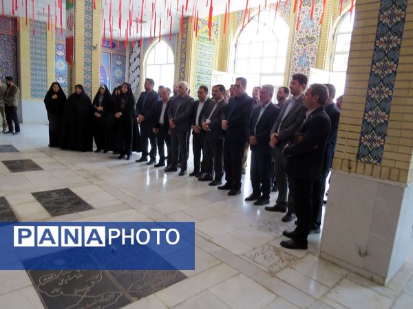 گلباران مزار شهدای دانش‌آموز و معلم در بجنورد