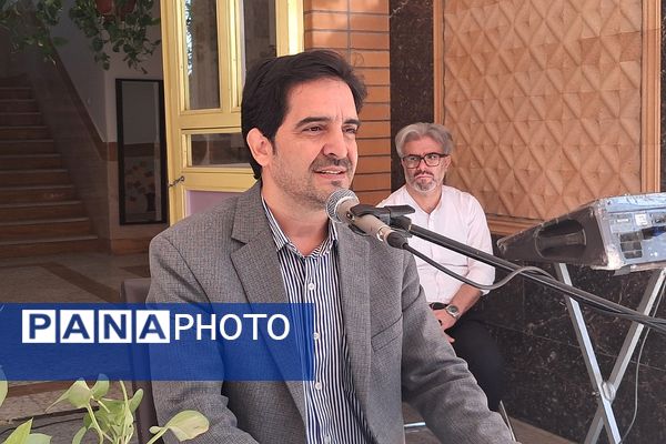 مراسم راز و رهایی؛ پنجره‌ای به دنیای دو نسل در دبیرستان نمونه‌دولتی ولایت بهارستان‌دو