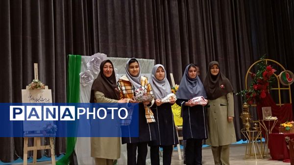 یلدای مادرانه با حضور مادران و دانش آموزان در فرهنگسرای سیمرغ