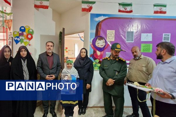 مزین کردن کلاس مدارس به نام شهدا با حضور مدیر آموزش و پرورش ناحیه دو شهرری 