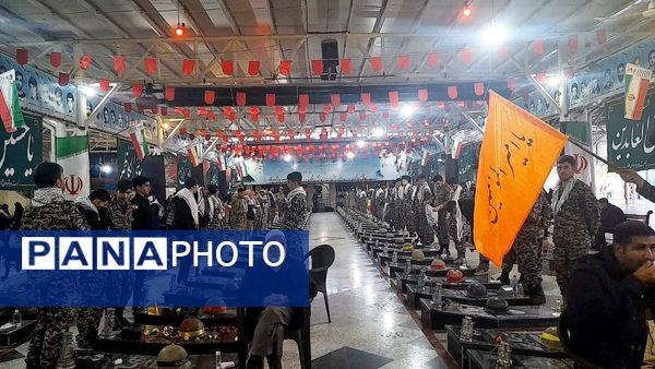 غبارروبی و گلباران مزار شهدای ملارد در رزمایش بزرگ بیت‌المقدس بسیجیان