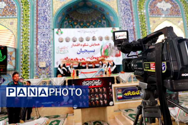 اجتماع همایش «شکوه اقتدار» بسیجیان در لنده