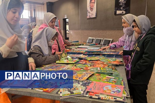بازدید علمی دانش‌آموزان از نمایشگاه کتاب رباط‌کریم