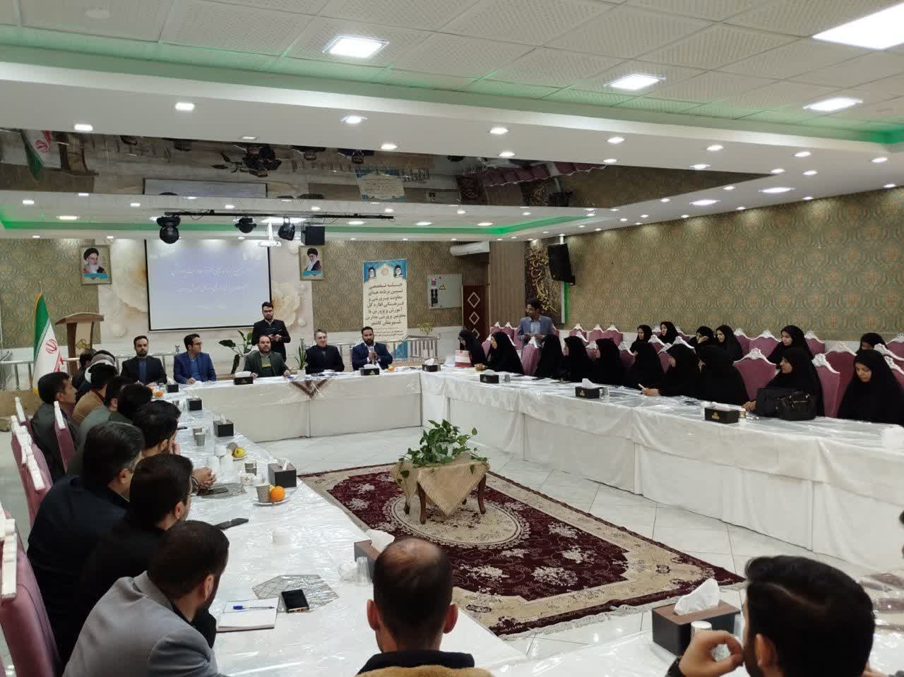 جلسه تخصصی تبیین برنامه‌های معاونت پرورشی و فرهنگی اداره‌کل آموزش و پرورش استان خراسان رضوی در کاشمر