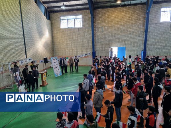 صبحگاه مشترک بسیج دانش‌آموزی و دانش‌آموزان دبیرستان نمونه دولتی پژوهش