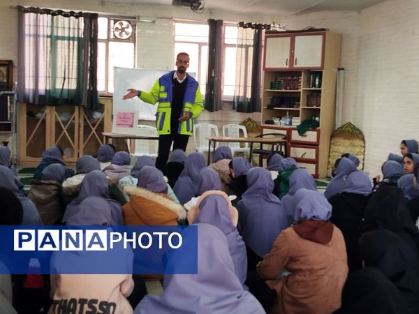 بیست و هفتمین مانور زلزله در دبیرستان دخترانه دانشور 2 