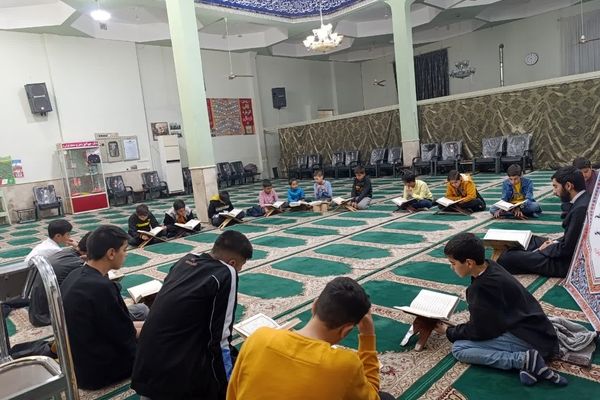 برپایی سفره افطار و برگزاری جلسه قرآن در شب ولادت امام حسن مجتبی (ع)