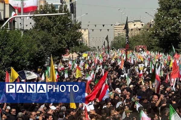تشییع باشکوه پیکر شهدای اقتدار با حضور دانش‌آموزان رباط کریم در تهران