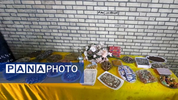 نور قرآن در ایام فاطمیه دبستان استقلال حاجی‌آباد را روشن کرد