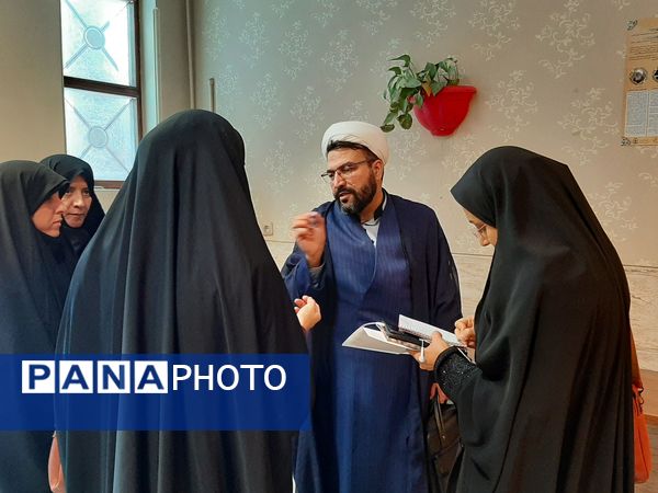 بازدید از پژوهش سرا و آزمایشگاه مرکزی رازی ناحیه ۲ در هفته مشاغل 