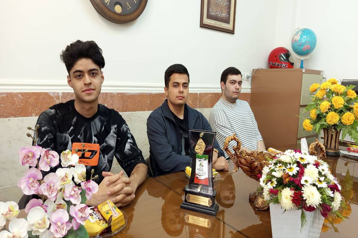 برگزاری آیین تجلیل از برترین‌های کنکور در مدرسه نمونه دولتی فرهنگ منطقه ۱۰