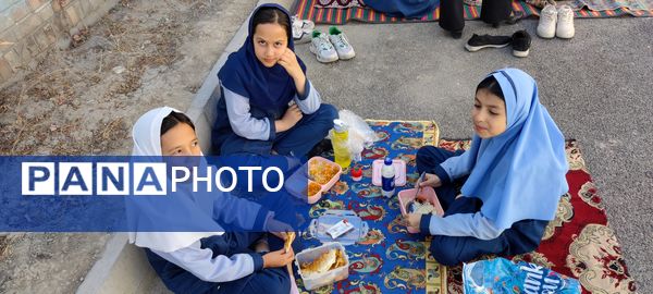 نهار سالم به مناسبت روز جهانی غذا و پوکی استخوان در مدرسه شهید خاقانی شیروان