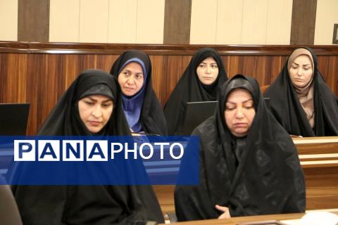 برگزاری جلسه توانمندسازی مدیران و معاونان آموزشی قطب یک و شش مدارس ابتدایی ناحیه یک شهرری