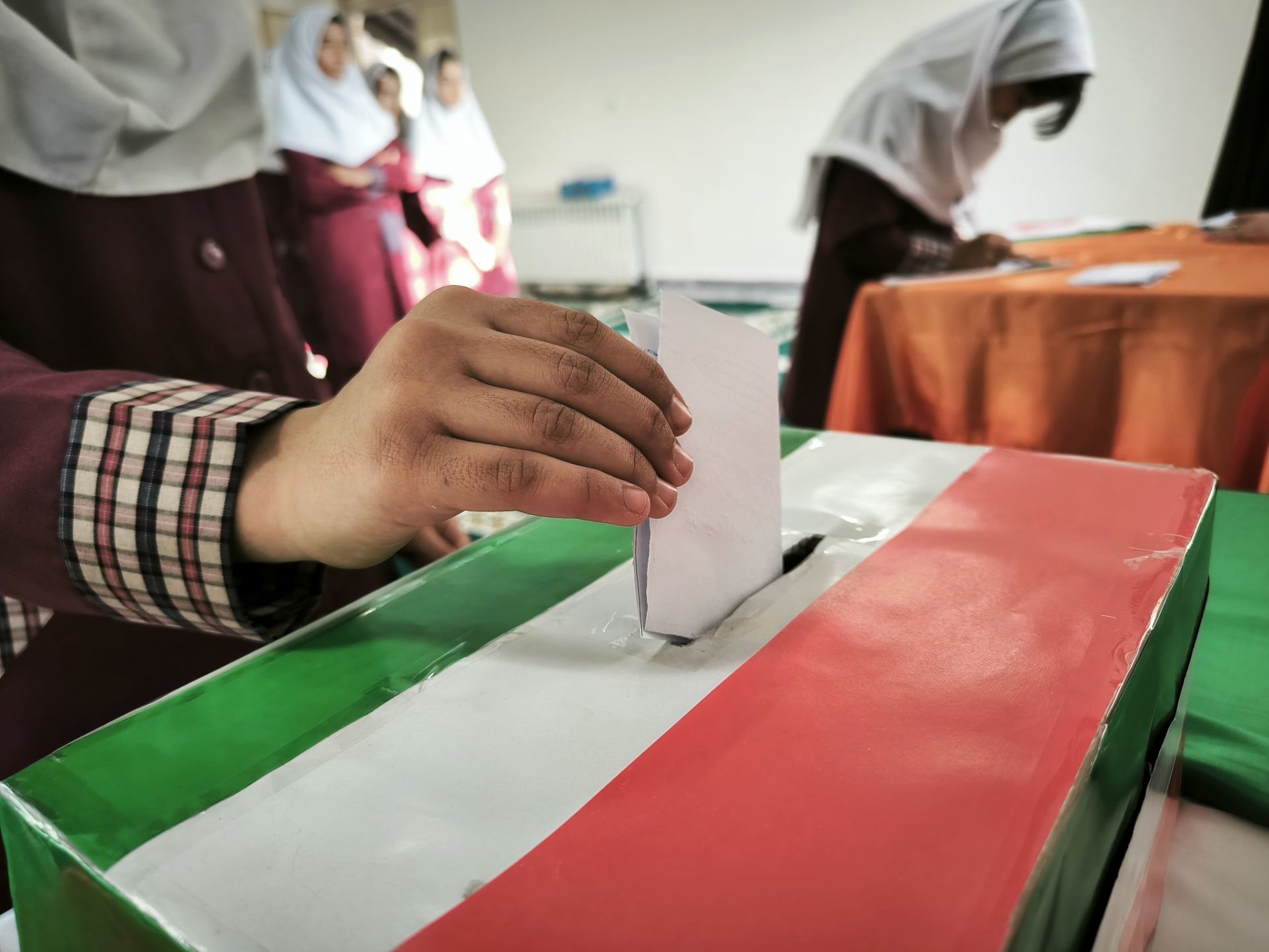 انتخابات شورای دانش آموزی در دبستان دخترانه شطیطه ۲