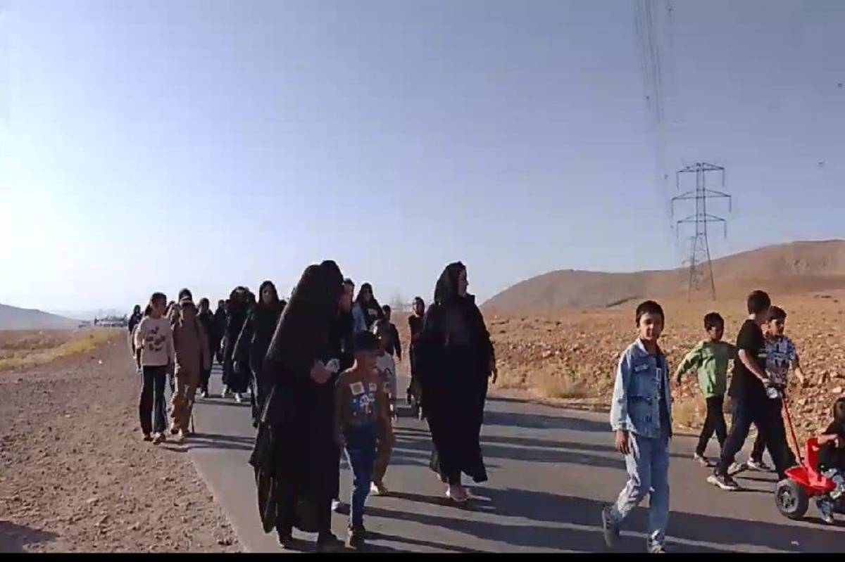 مراسم پیاده روی جاماندگان کربلا در شهر فرادنبه