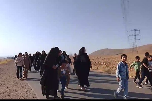 مراسم پیاده روی جاماندگان کربلا در شهر فرادنبه