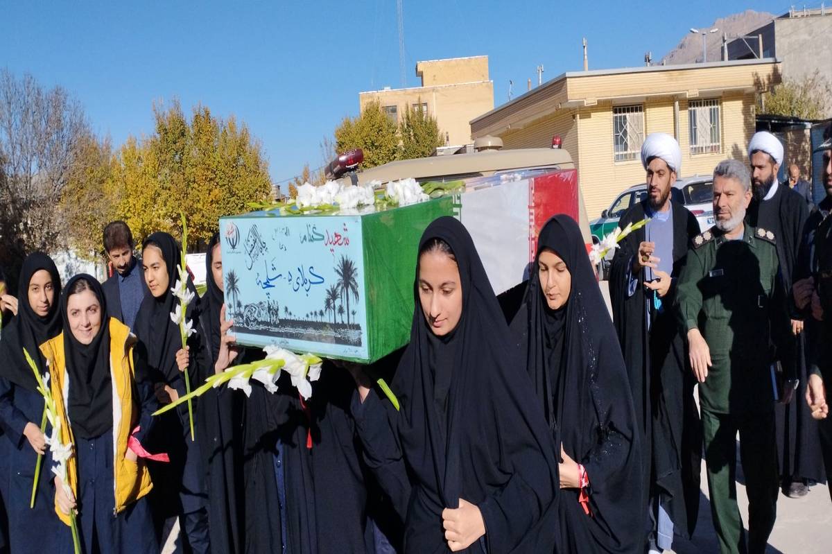 عطر گلاب، پرچم ایران و قدم‌های نور؛ در دبیرستان  فروغ‌دانش اردل