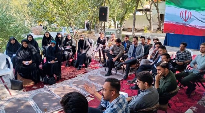 تجربه گردانی و آموزش مشاوران مدارس در هفته‌ بهداشت روان مشهد
