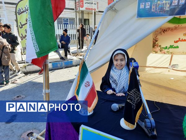 حضور باشکوه و جلوه گر دانش آموزان و اقشار مردم شهرستان شیروان در راهپیمایی ۱۳ آبان