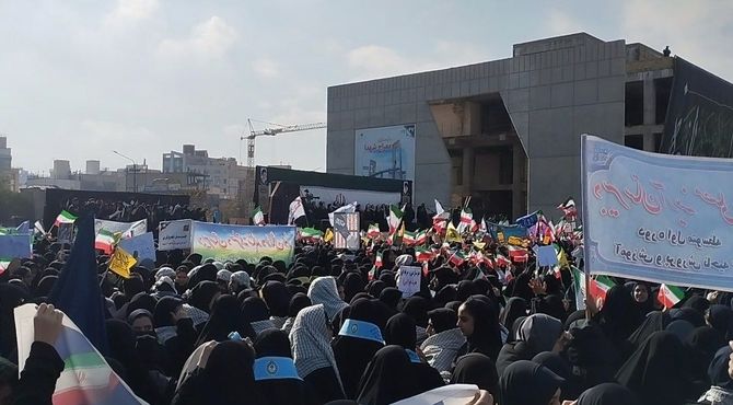 حماسه مردمی ۱۳ آبان در میدان شهدا؛ مشهد یک‌صدا علیه استکبار جهانی