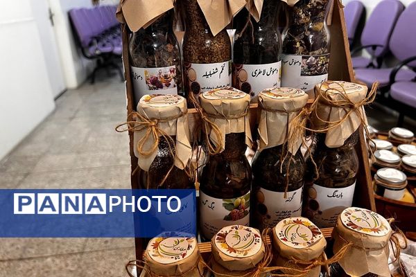 پایان کار نمایشگاه گیاهان دارویی پژوهش‌سرای کاوش کهریزک 