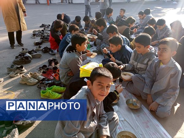 فضایی گرم و پر مهر برای دانش‌آموزان دبستان فضیلت کاشمر در آستانه میلاد دخت پیامبر (ص)