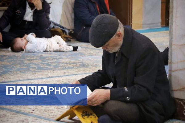 مراسم قرائت دعای ام داوود در امامزاده سید عباس بن موسی (ع) در بجنورد 
