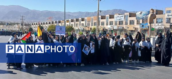 ۱۳ آبان؛ روزی که فریاد استقلال ملت ایران در تاریخ ماندگار شد