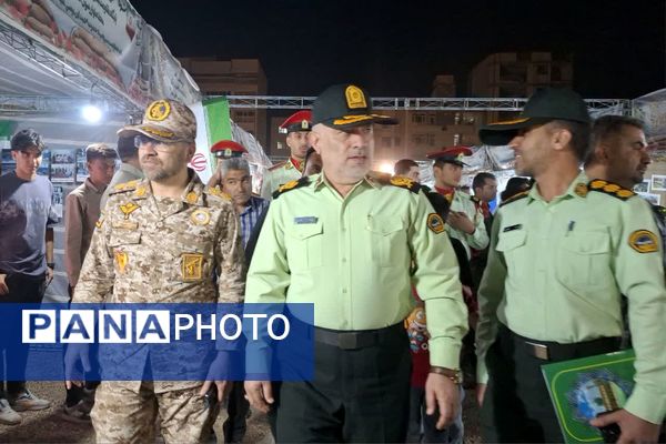 بازدید از نمایشگاه اسوه به‌مناسبت هفته دفاع مقدس در شیراز