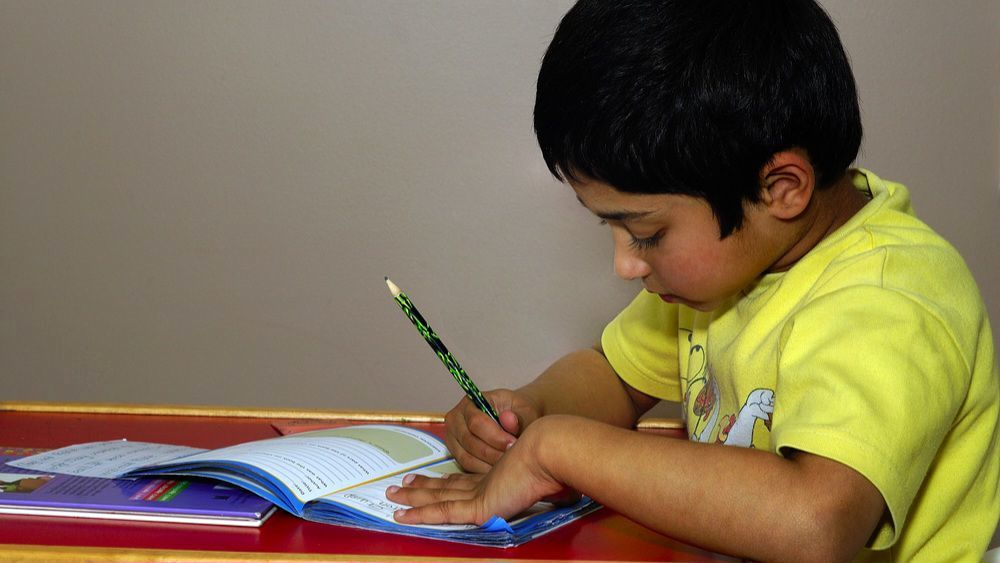 تکالیف زیاد باعث دلزدگی دانش‌آموز می‌شود