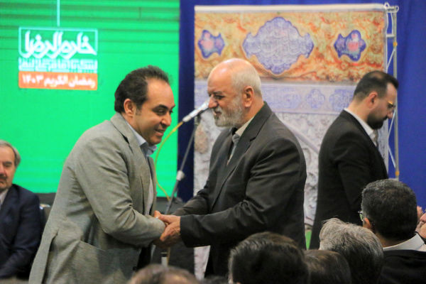 نشست صمیمی‌ دانش‌آموختگان دبیرستان امام رضا(ع) قم در هیات خادم الرضا(ع)