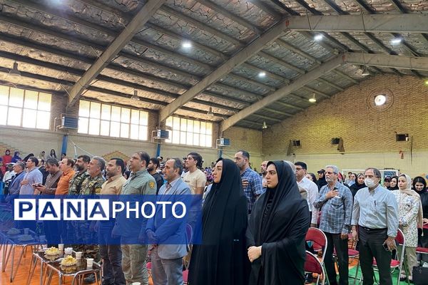 پایان پرشور هفته تربیت بدنی در پیشوا با تجلیل از قهرمانان و هنرمندان ورزشی