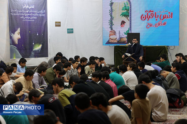 اعتکاف دانش‌آموزی در مسجد جامع امام جعفر صادق(ع) اقدسیه