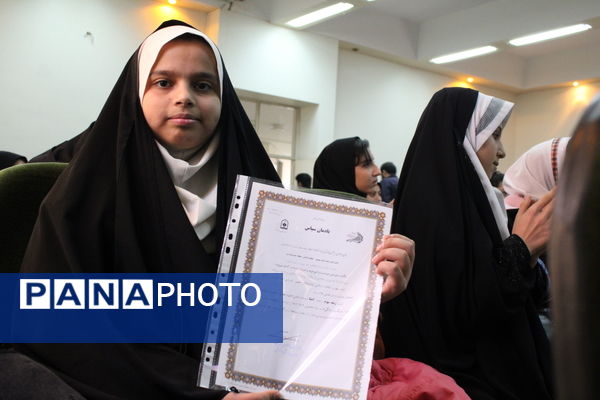 تجلیل از دانش‌آموزان برگزیده در چهل ودومین جشنواره فرهنگی هنری امید فردا شهرستان بن