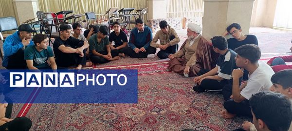مراسم معنوی اعتکاف دانش‌آموزان پسر ابرکوهی در مسجد چهارده معصوم 
