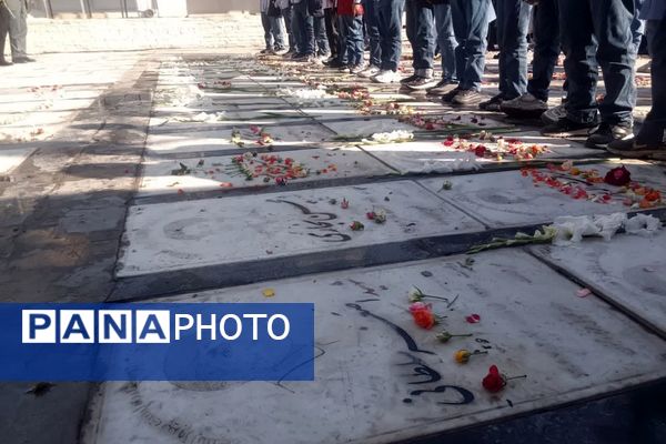 تجدید پیمان فرهنگیان ورامینی با آرمان‌های شهدا در هفته بسیج