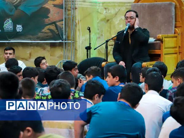 جلوه‌ای از اعتکاف دانش‌آموزی در مسجد امام علی‌بن‌ابی‌طالب (ع)