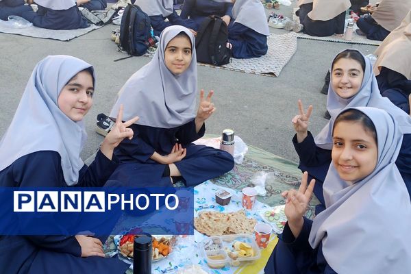 برگزاری مراسم صبحانه سلامت در دبیرستان بعثت ناحیه یک شهرری